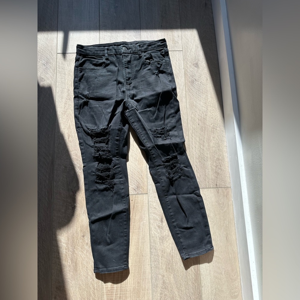 American Eagle Black Ripped Skinny Jeans size 12 Short